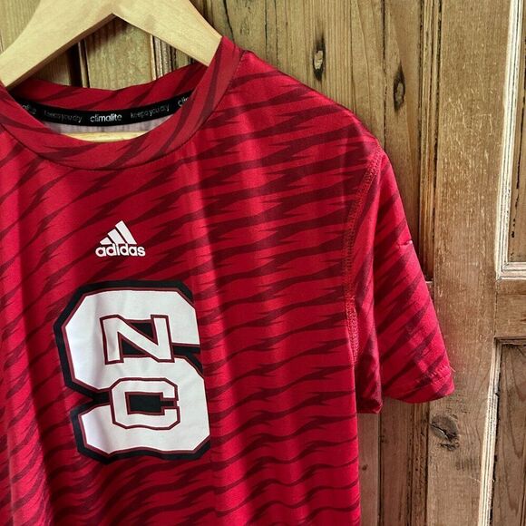 Boy's Adidas NC State Sz 12 Red Athletic T-Shirt Wolfpack Basketball Tee Flawed - Picture 6 of 7
